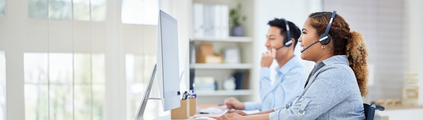 Contact centre agents using a Cloud Contact Centre solution from Bell that allows them to provide excellent data-driven customer service.