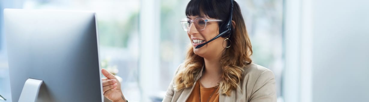 An employee using Bell’s SIP trunking, which provides a streamlined voice system on a single SIP connection, free long-distance calling and reliable voice connectivity.