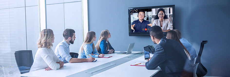 A field worker communicating using the Push to Talk solution from Bell.
